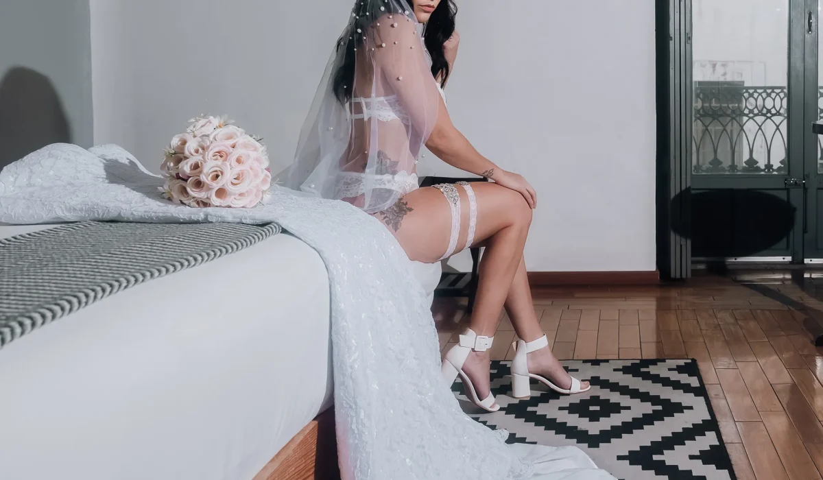 Casamiento Fotografía boudoir de novia en Querétaro con velo y composición íntima